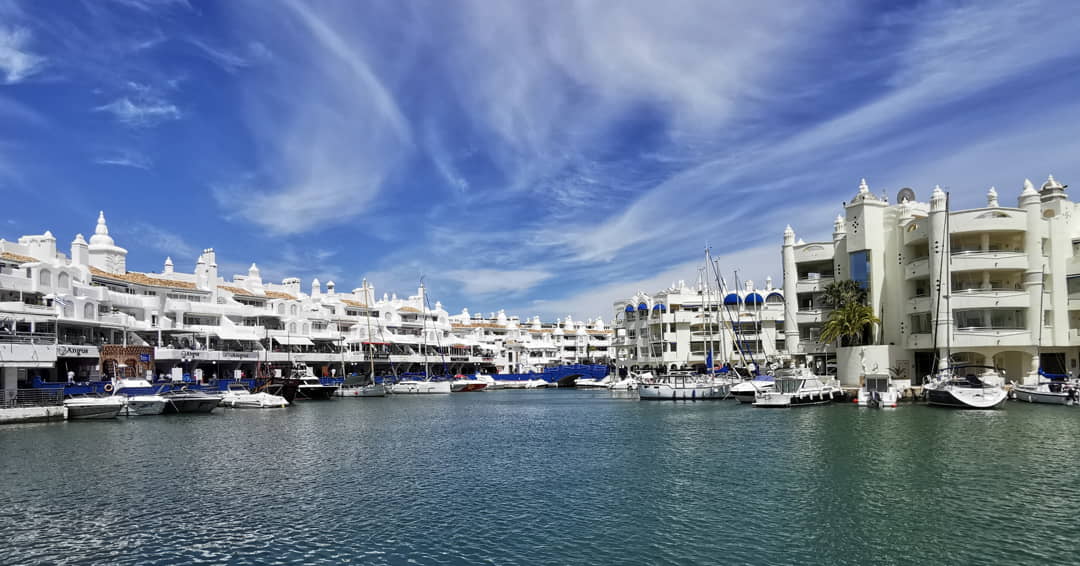 Vista panorámica del puerto deportivo de Benalmádena