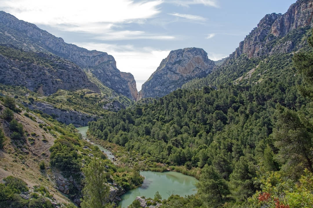 Vista panorámica de rutas de ríos en Málaga.